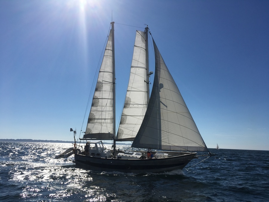 Belle navigation dans les coureaux de Groix