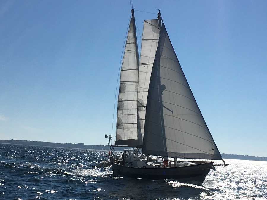 Belle navigation dans les coureaux de Groix