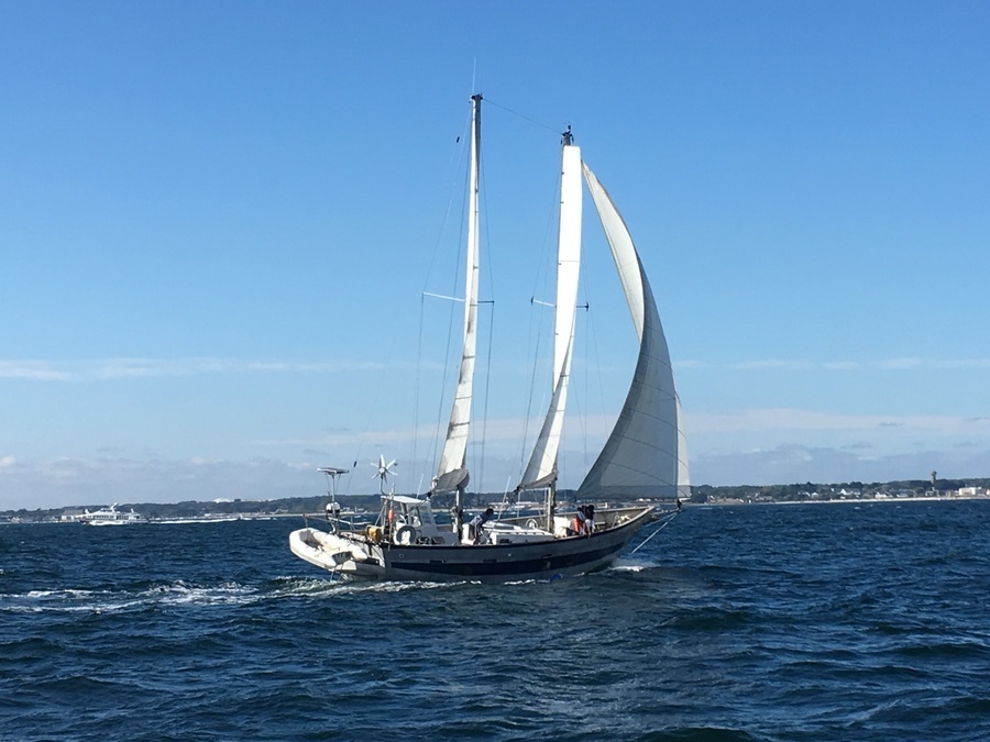Belle navigation dans les coureaux de Groix