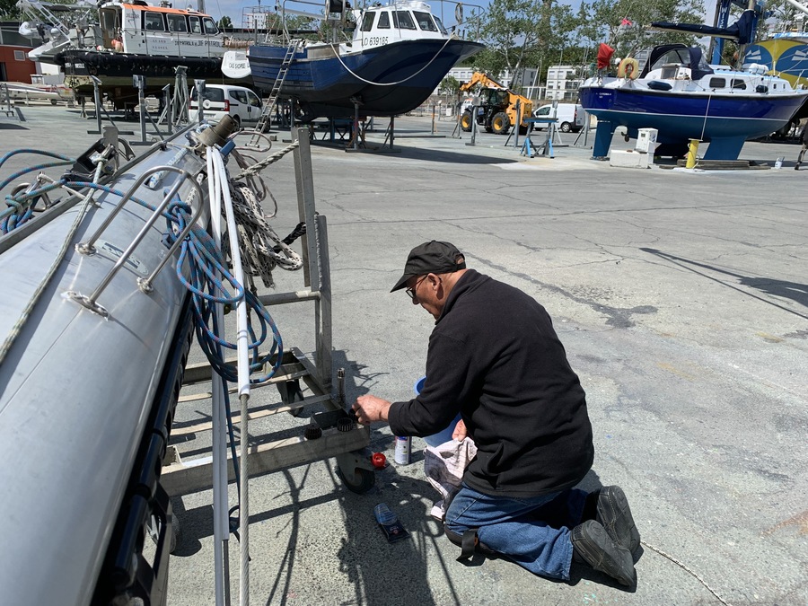 Victor Tonnerre vérifie le gréément