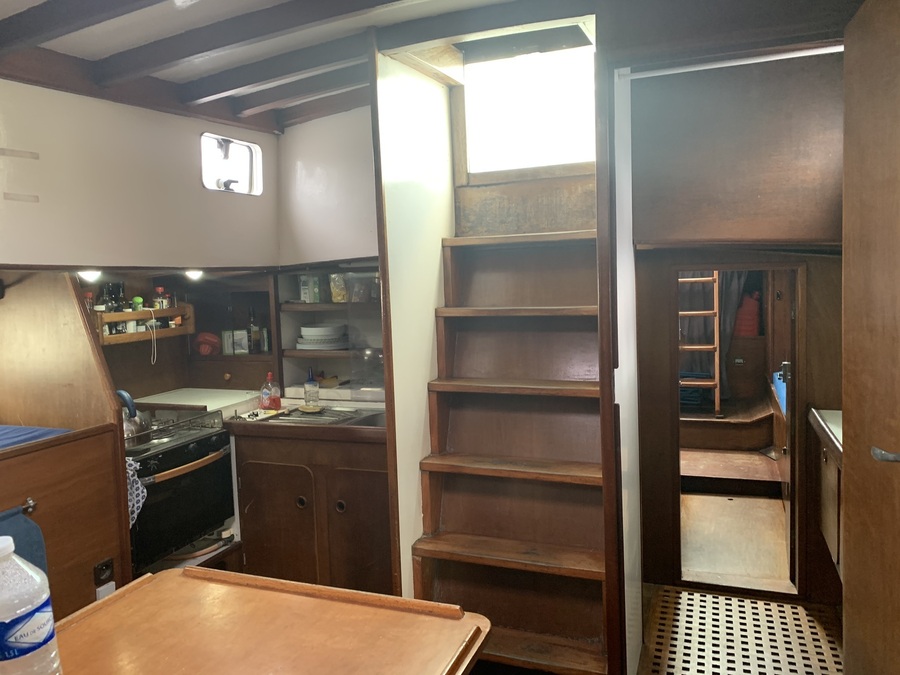 Vue de la descente vers la cabine centrale/carré