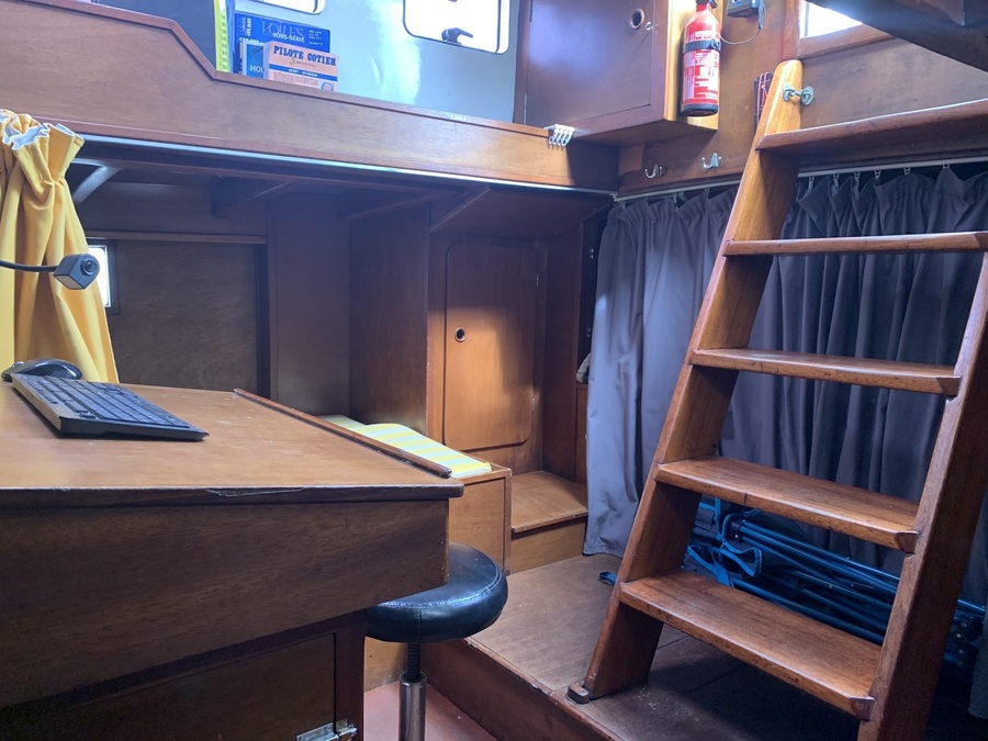 L'accès au pont à partir de la cabine arrière